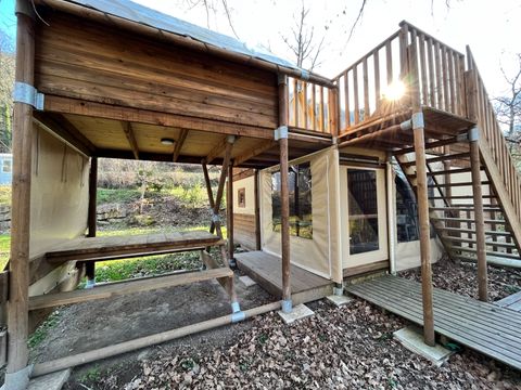Tente en toile et en bois 6 personnes - LE NID ECOLODGE AVEC COUCHAGES EN ETAGE