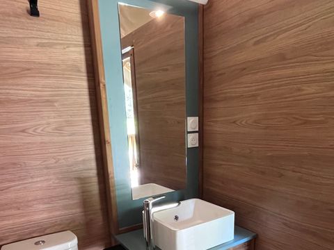 HÉBERGEMENT INSOLITE 4 personnes - WOODY LODGE 24 M²  avec sanitaires