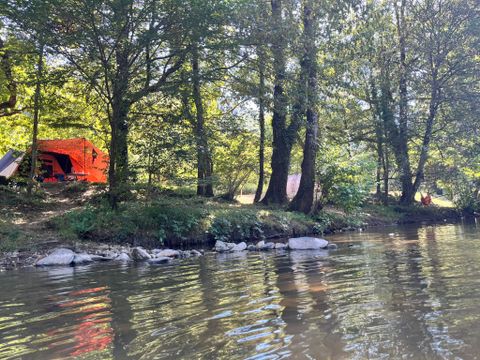 Emplacement - FORFAIT BORD DE RIVIERE ELECTRICITE 10A– (prévoir adaptateur)
