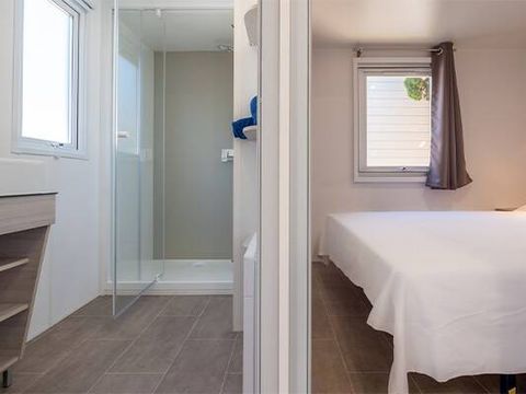MOBILHOME 6 personnes - Confort | 3 Ch. | 6 Pers. | Terrasse surélevée | 1 SDB | Clim