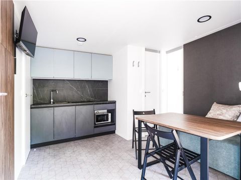 MOBILHOME 5 personnes - Deluxe Family Three-Bedroom Camping Home 4+1