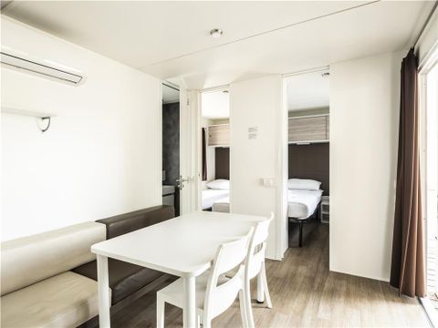 MOBILHOME 7 personnes - Premium Three-Bedroom Camping Home 6+1