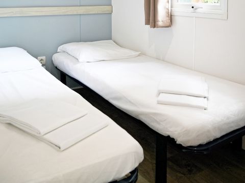 MOBILHOME 4 personnes - Roccapina 33 m², climatisé, 2 chambres