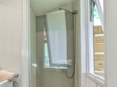 MOBILHOME 4 personnes - 2 chambres - 4 personnes, terrasse semi-couverte, Clim TV