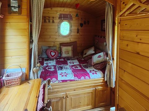 HÉBERGEMENT INSOLITE 2 personnes - Roulotte Gentiane 12 M²