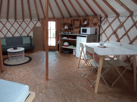 Insolite 4 personnes - Yourte scandinave - sans sanitaires - terrasse