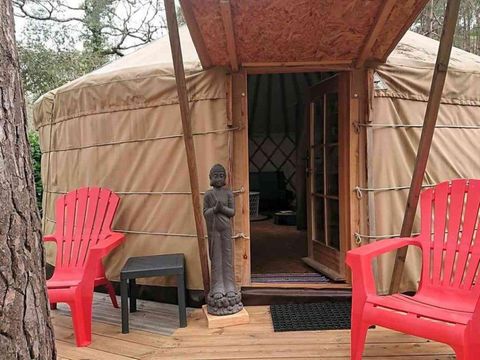 Insolite 4 personnes - Yourte scandinave - sans sanitaires - terrasse