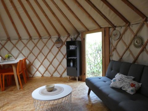 HÉBERGEMENT INSOLITE 4 personnes - Yourte scandinave - sans sanitaires - terrasse