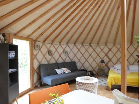 HÉBERGEMENT INSOLITE 4 personnes - Yourte scandinave - sans sanitaires - terrasse