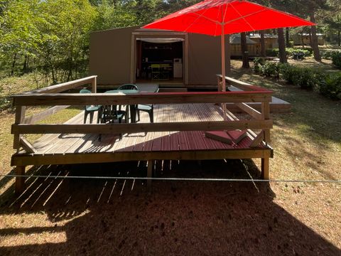 Tente en toile et en bois 4 personnes - Tente Maori - sans sanitaires - terrasse