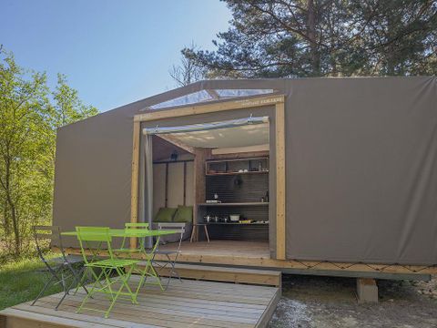 Tente en toile et en bois 4 personnes - Tente Maori - sans sanitaires - terrasse