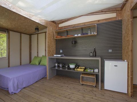 Tente en toile et en bois 4 personnes - Tente Maori - sans sanitaires - terrasse