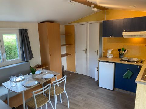 MOBILHOME 4 personnes - AULUS : 1 salle d'eau sans terrasse couverte