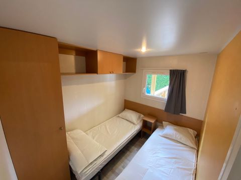MOBILHOME 4 personnes - AULUS : 1 salle d'eau sans terrasse couverte