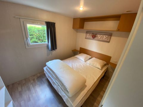 MOBILHOME 4 personnes - AULUS dimanche : 1 salle d'eau avec terrasse couverte