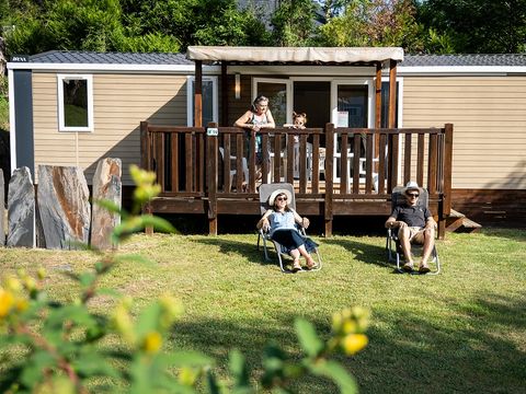 MOBILHOME 8 personnes - Cottage 4 chambres TV LV Terrasse semi-couverte MOBILHOME 8 personnes - Cottage 4 chambres TV LV Terrasse semi-couverte