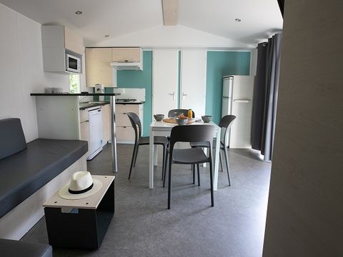 MOBILHOME 8 personnes - Cottage 4 chambres TV LV Terrasse semi-couverte MOBILHOME 8 personnes - Cottage 4 chambres TV LV Terrasse semi-couverte