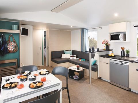 MOBILHOME 8 personnes - Cottage 4 chambres TV LV Terrasse semi-couverte MOBILHOME 8 personnes - Cottage 4 chambres TV LV Terrasse semi-couverte