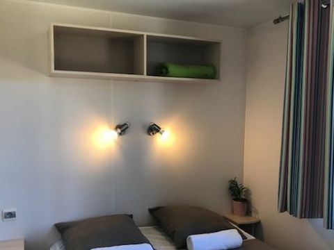 Mobilhome 4 personnes - Top Alto premium 29m² - 2 chambres - Terrasse semi-couverte 11m² +TV - Lave vaisselle - Clim+wifi