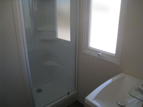 Mobilhome 4 personnes - Top Alto premium 29m² - 2 chambres - Terrasse semi-couverte 11m² +TV - Lave vaisselle - Clim+wifi