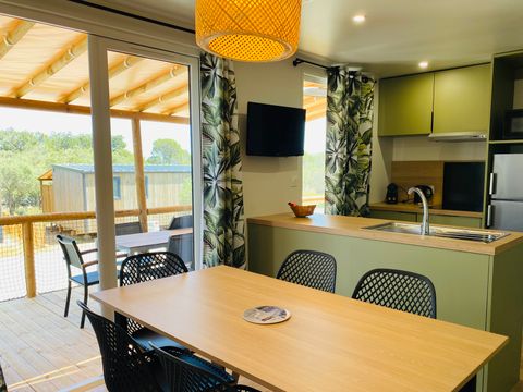 MOBILHOME 6 personnes - XL premium 6pers 2 sdb, 3 chambres +terrasse couverte+ tv+lave vaisselle+climatisation