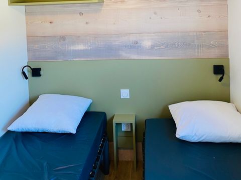 MOBILHOME 6 personnes - XL premium 6pers 2 sdb, 3 chambres +terrasse couverte+ tv+lave vaisselle+climatisation