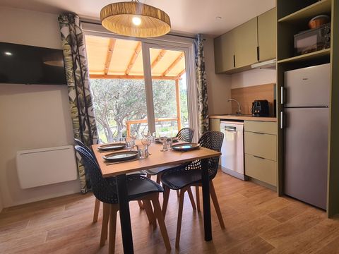 MOBILHOME 4 personnes - XXL premium 35m² jacuzzi, 2 chambres+ 2 sdb +TV+lave vaisselle+climatisation