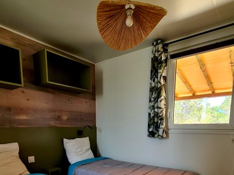 MOBILHOME 4 personnes - XXL premium 35m² jacuzzi, 2 chambres+ 2 sdb +TV+lave vaisselle+climatisation