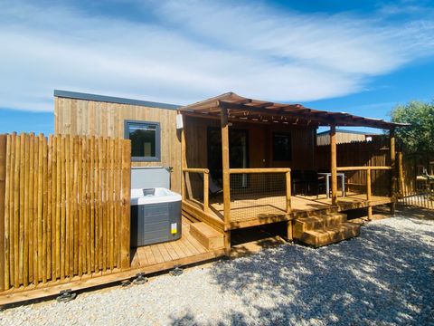 MOBILHOME 4 personnes - XXL premium 35m² jacuzzi, 2 chambres+ 2 sdb +TV+lave vaisselle+climatisation