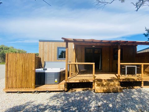 MOBILHOME 4 personnes - XXL premium 35m² jacuzzi, 2 chambres+ 2 sdb +TV+lave vaisselle+climatisation