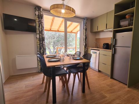 Mobilhome 4 personnes - XXL premium 35m² - 2 salles de bain - 2 chambres - Tv - Lave vaisselle - Clim - Wifi