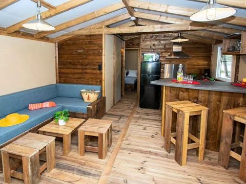 Tente en toile et en bois 5 personnes - Lodge Confort 3 Pièces 5 Personnes + TV
