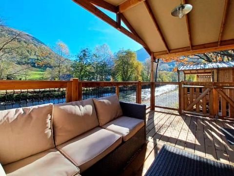 Tente en toile et en bois 5 personnes - Lodge Confort 3 Pièces 5 Personnes + TV