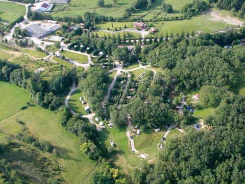 Emplacement - Forfait Confort : Emplacement + voiture + tente/caravane ou camping-car + électricité 10A