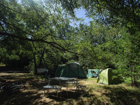 Emplacement - Forfait Confort : Emplacement + voiture + tente/caravane ou camping-car + électricité 10A