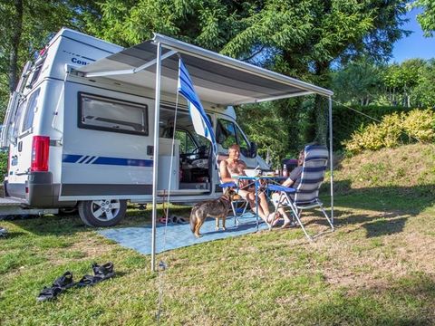 Emplacement - Forfait Confort : Emplacement + voiture + tente/caravane ou camping-car + électricité 10A