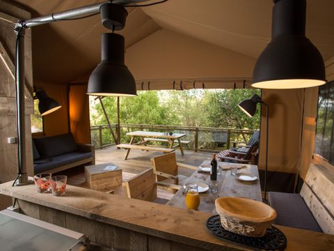 Tente en toile et en bois 6 personnes - Tente LODGE LUXE XL LUXE SAFARI 61m²  3 Chambres - Terrasse couverte