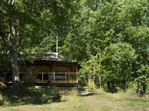 Tente en toile et en bois 6 personnes - Tente SAFARI LODGE OKAVANGO PREMIUM    57 M² / 3 Chambres - Terrasse couverte