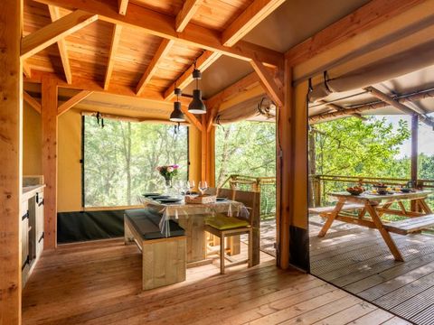Tente en toile et en bois 6 personnes - Tente SAFARI LODGE OKAVANGO PREMIUM    57 M² / 3 Chambres - Terrasse couverte