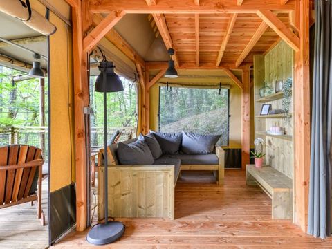 Tente en toile et en bois 6 personnes - Tente SAFARI LODGE OKAVANGO PREMIUM    57 M² / 3 Chambres - Terrasse couverte