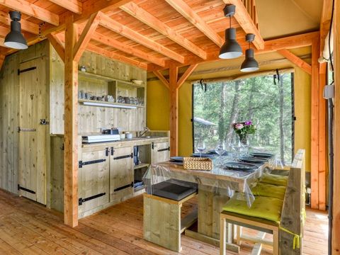Tente en toile et en bois 6 personnes - Tente SAFARI LODGE OKAVANGO PREMIUM    57 M² / 3 Chambres - Terrasse couverte