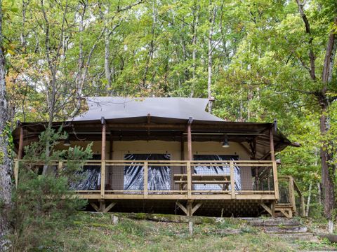 Tente en toile et en bois 6 personnes - Tente SAFARI LODGE OKAVANGO PREMIUM    57 M² / 3 Chambres - Terrasse couverte