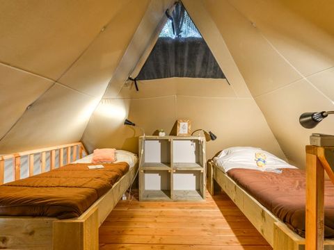 Tente en toile et en bois 6 personnes - Tente SAFARI LODGE OKAVANGO PREMIUM    57 M² / 3 Chambres - Terrasse couverte