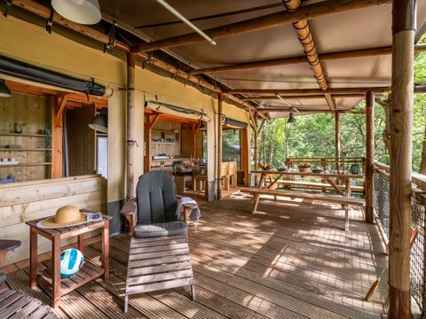 Tente en toile et en bois 6 personnes - Tente SAFARI LODGE OKAVANGO PREMIUM    57 M² / 3 Chambres - Terrasse couverte