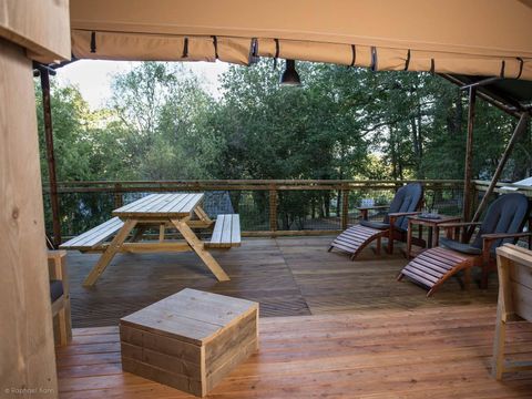 Tente en toile et en bois 6 personnes - Tente SAFARI LODGE OKAVANGO PREMIUM    57 M² / 3 Chambres - Terrasse couverte