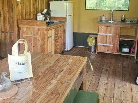 Tente en toile et en bois 5 personnes - Tente SAFARI WOODLODGE 59m² / 2 chambres - terrasse couverte (sanitaires privatifs)