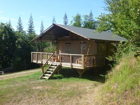 Tente en toile et en bois 5 personnes - Tente SAFARI WOODLODGE 59m² / 2 chambres - terrasse couverte (sanitaires privatifs)