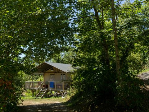 Tente en toile et en bois 5 personnes - Tente SAFARI WOODLODGE 59m² / 2 chambres - terrasse couverte (sanitaires privatifs)