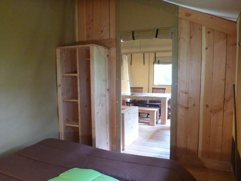 Tente en toile et en bois 5 personnes - Tente SAFARI WOODLODGE 59m² / 2 chambres - terrasse couverte (sanitaires privatifs)