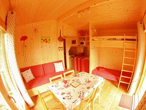 Hébergement 5 personnes - CABANE dans les arbres 24m² / 1 chambre - terrasse couverte